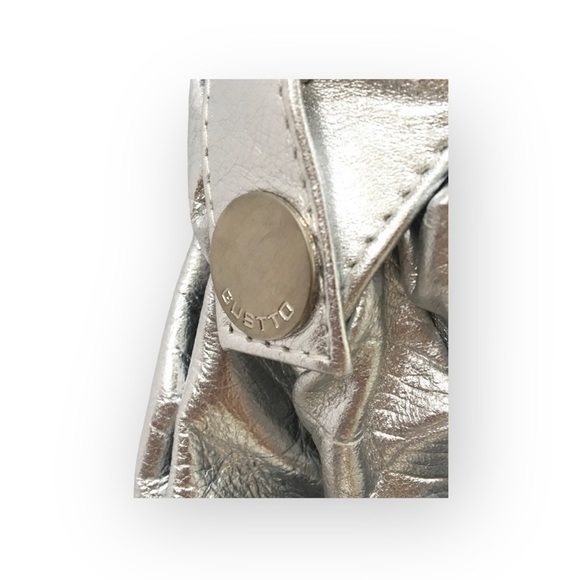 Rare: new Gustto Cala Bag ☻ Blogger Favorite ☻ Metallic Silver Leather ☻ Luxury - Picture 5 of 15